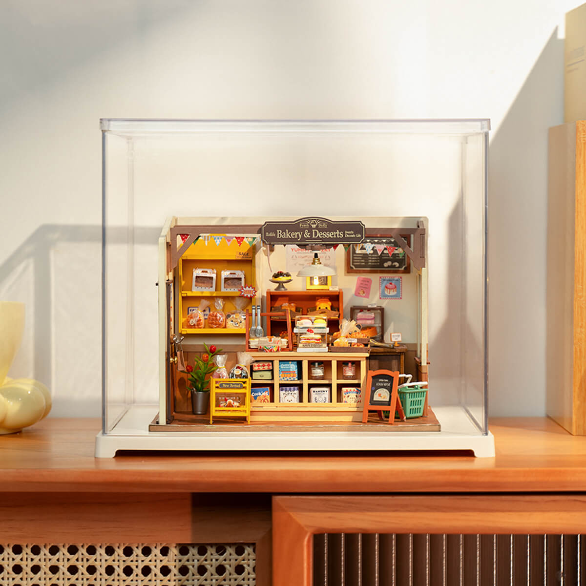Rolife Miniature House Display Box DF03L gallery image 3