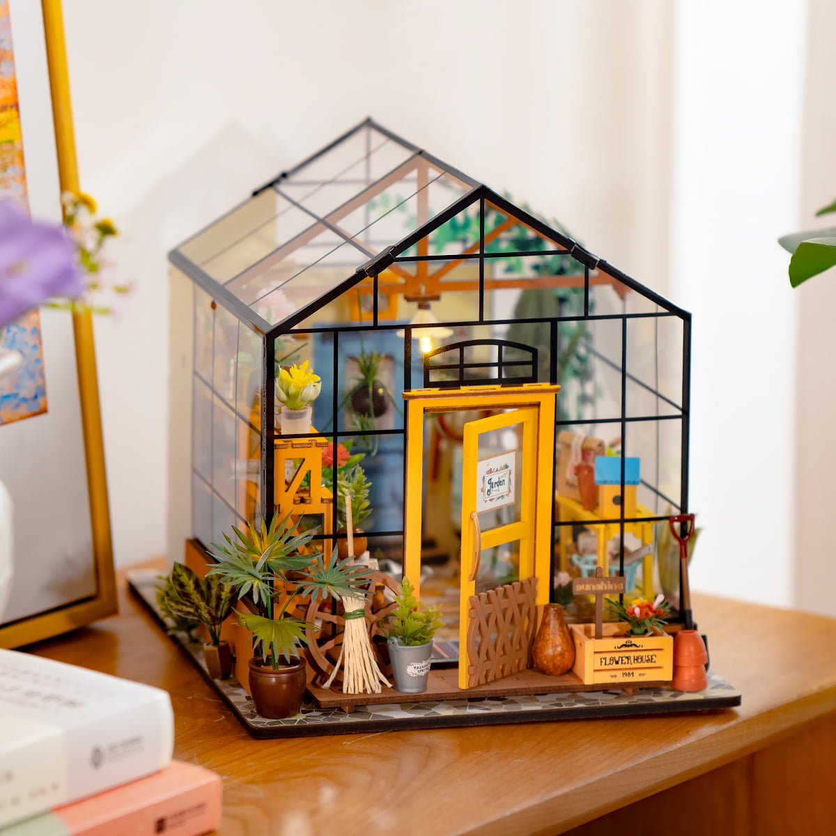 Rolife DIY Miniature House - Cathy's Flower House DG104 tabletop display scene