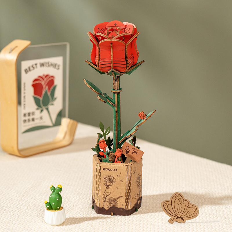 Rowood Red Rose TW042 wooden flower displayed in a vase on a tabletop