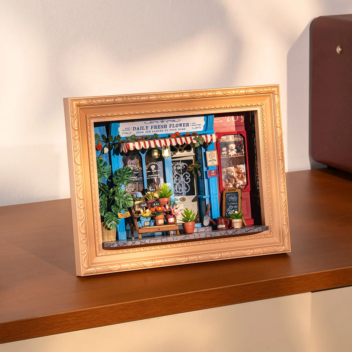 Rolife Daily Fresh Flower DP003 story frame displayed on a tabletop