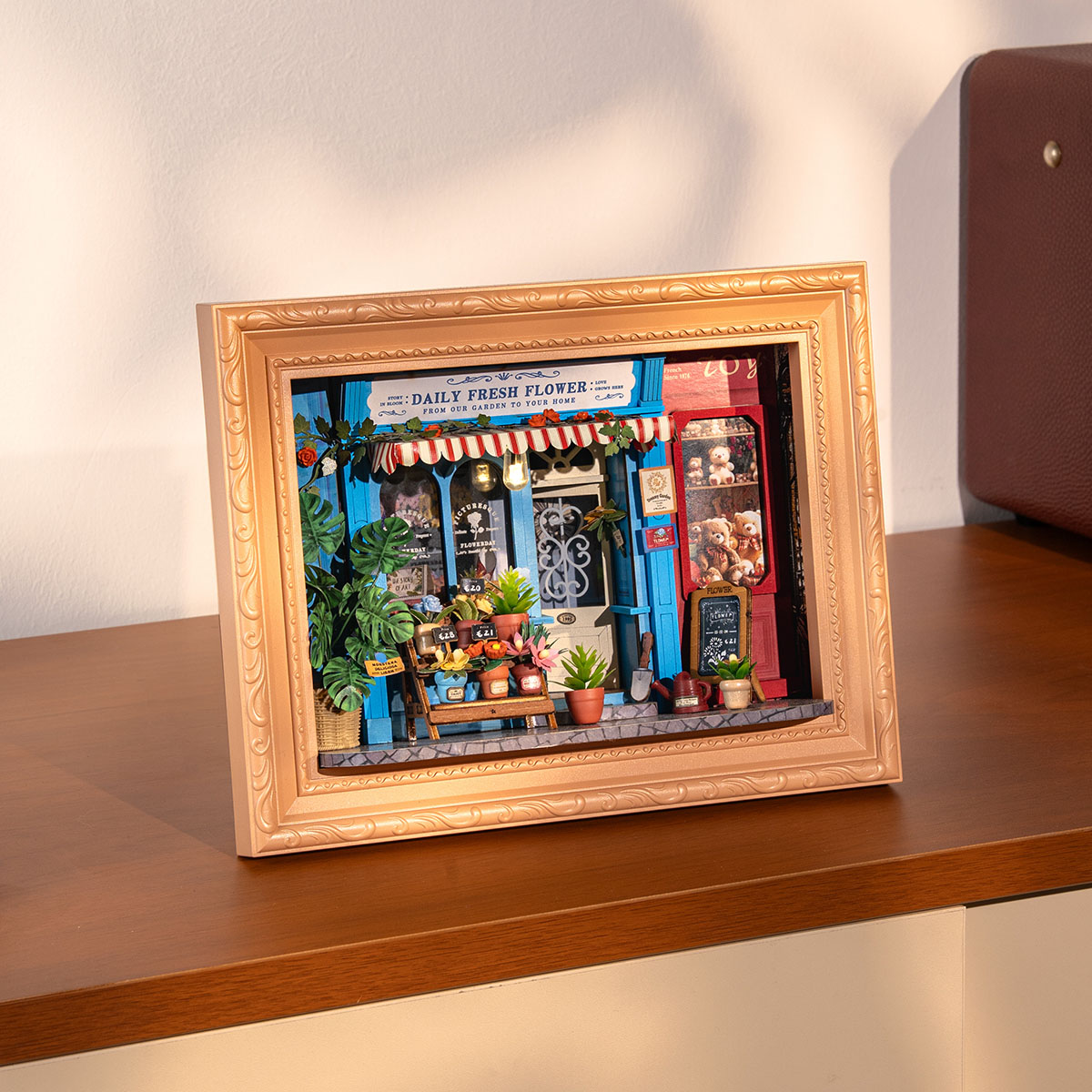 Rolife Daily Fresh Flower DP003 story frame displayed on a tabletop