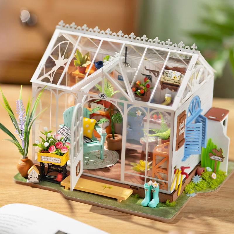 Rolife Miniature House - Dreamy Garden House DG163 winter display scene