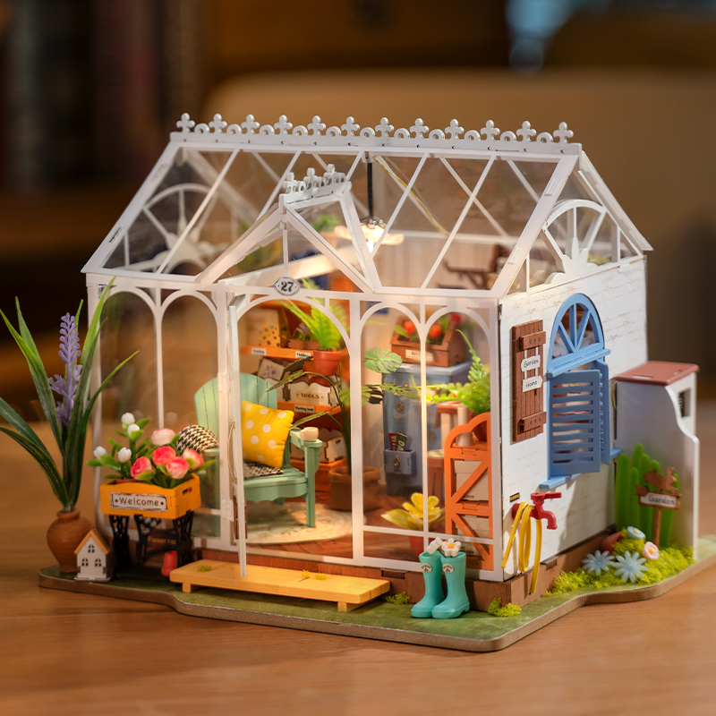Rolife Miniature House - Dreamy Garden House DG163 tabletop display scene