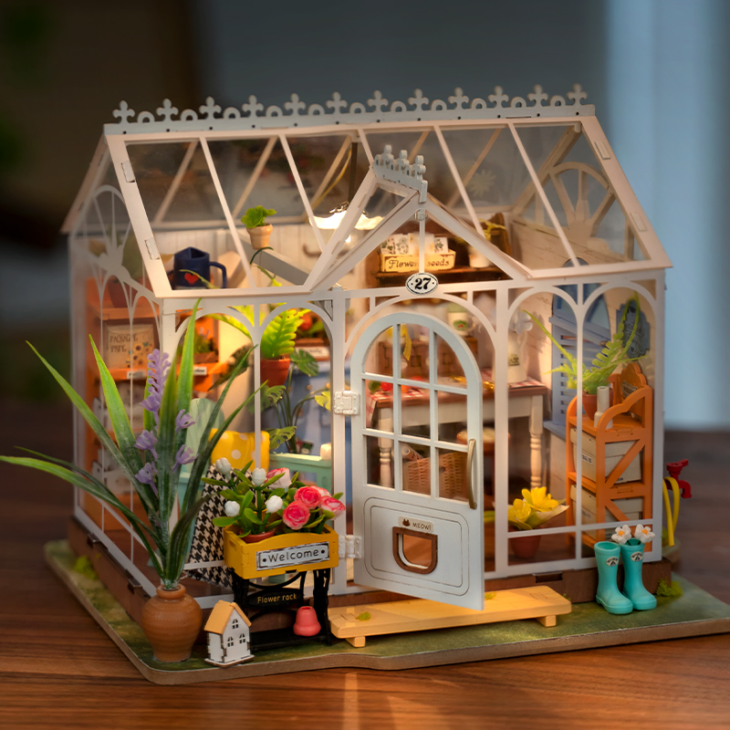 Rolife Miniature House - Dreamy Garden House DG163 garden house display scene
