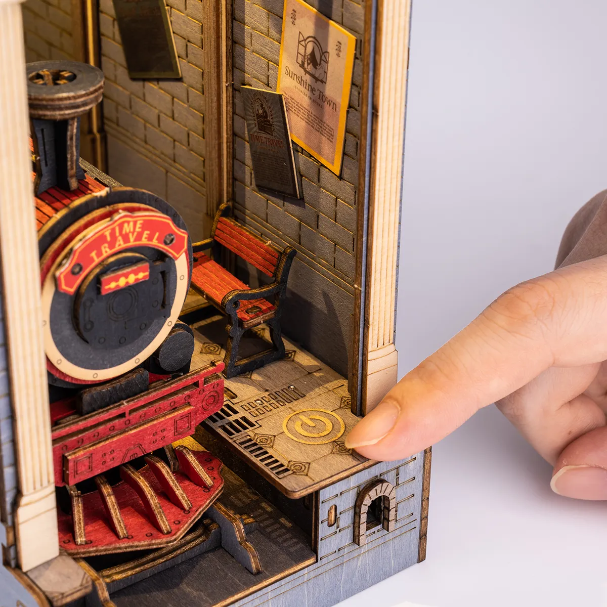 Rolife DIY Book Nook Kit Time Travel TGB04 locomotive front platform detail close-up