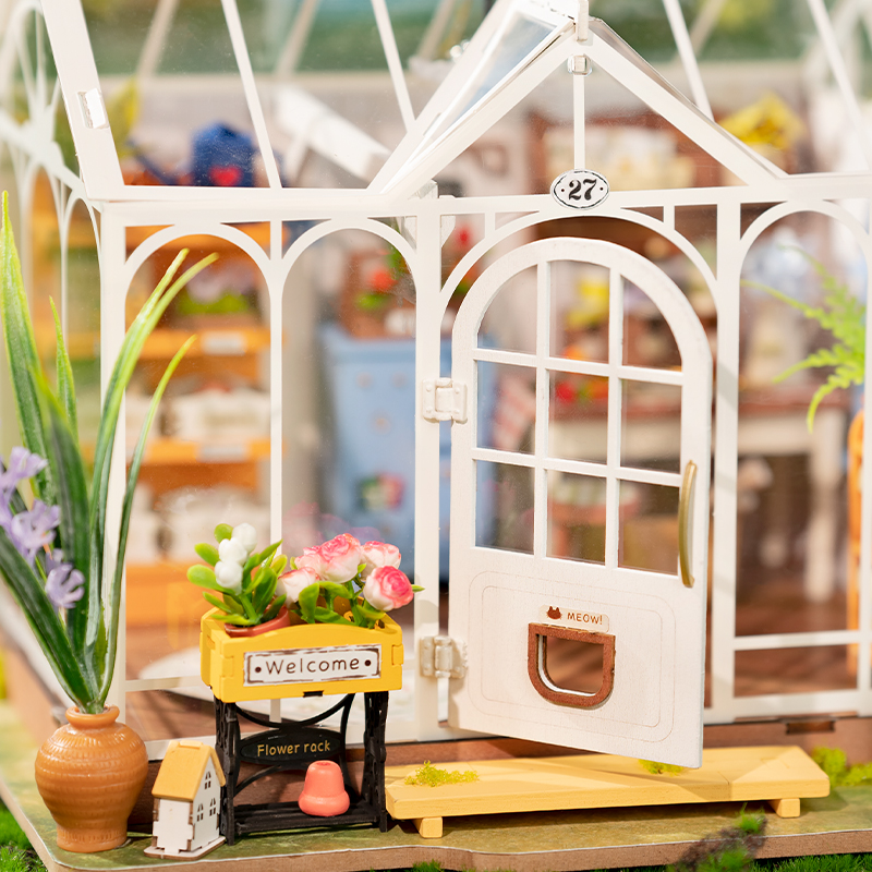 Rolife Miniature House - Dreamy Garden House DG163 greenhouse doorway detail close-up