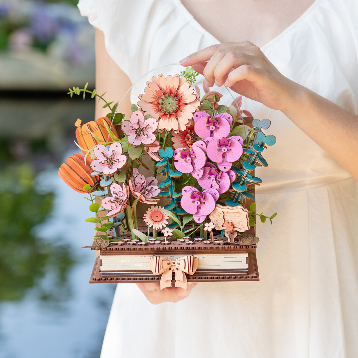 Wooden Blooming Book TW04H bouquet display held in both hands
