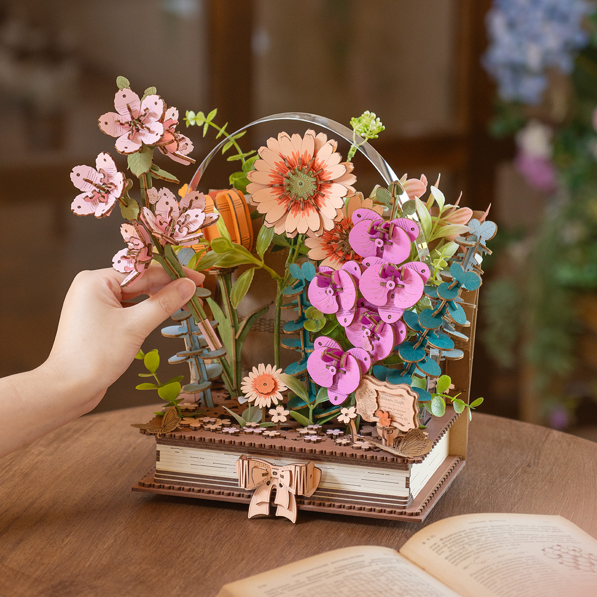 Wooden Blooming Book TW04H hand-held floral arrangement display