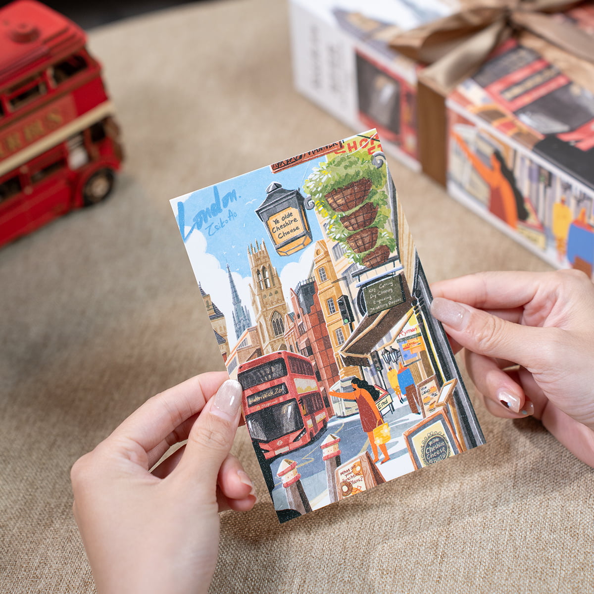 Rolife 1000 Piece Jigsaw Puzzle - Walk in London PT003 gallery image 3