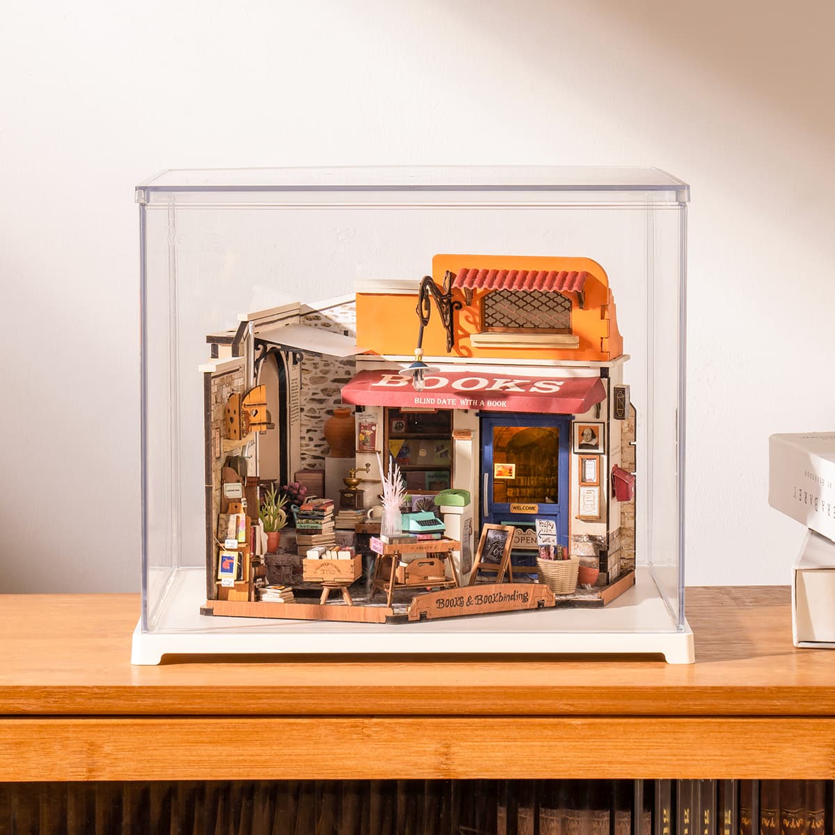 Rolife Corner Bookstore DG164 with Display Box DF03L gallery image 1