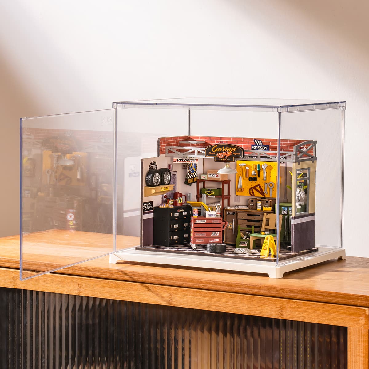 Rolife Garage Workshop DG165 with Display Box DF03L gallery image 3