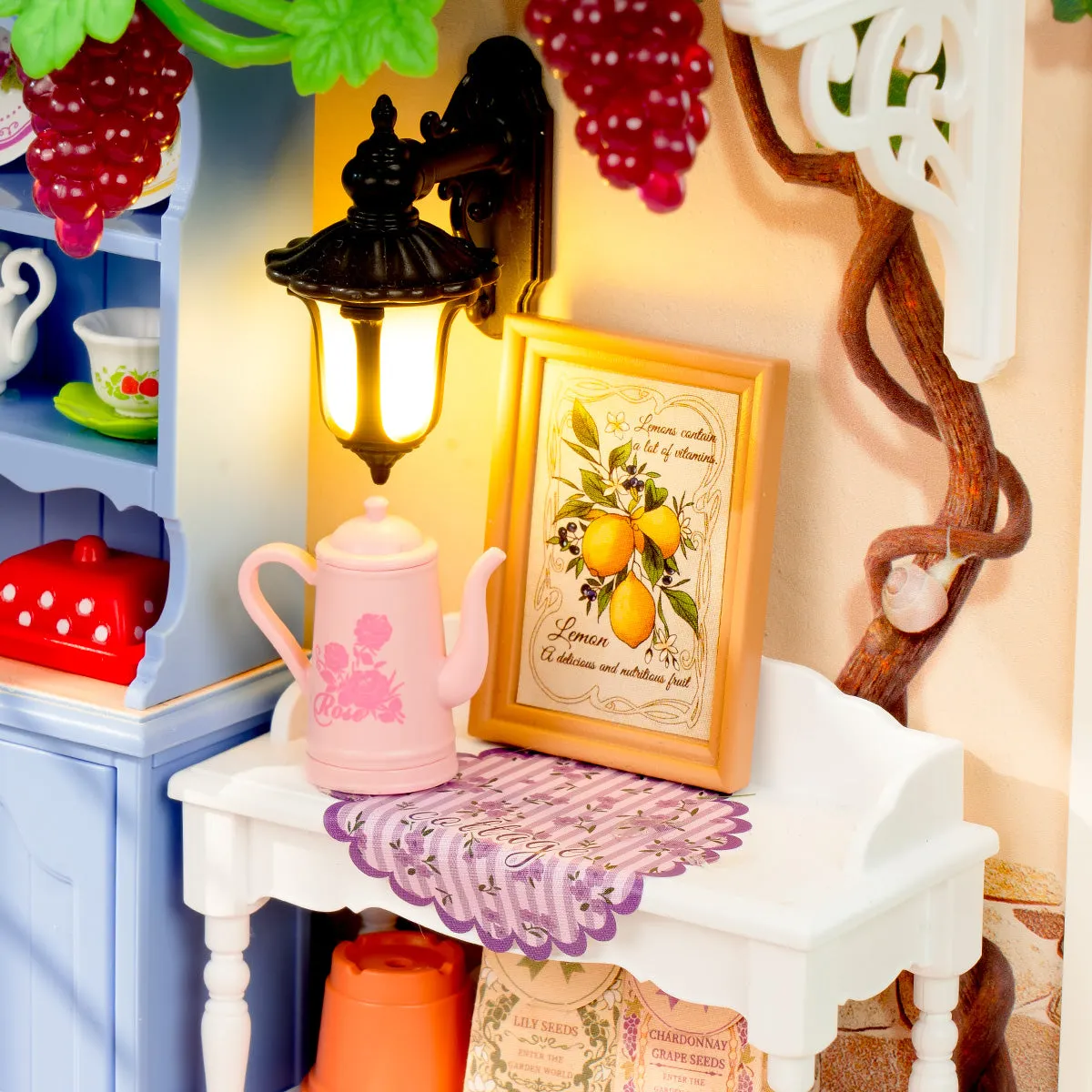 Midsummer Dream Yard DW025 close-up of the lamp, framed art, and tabletop details