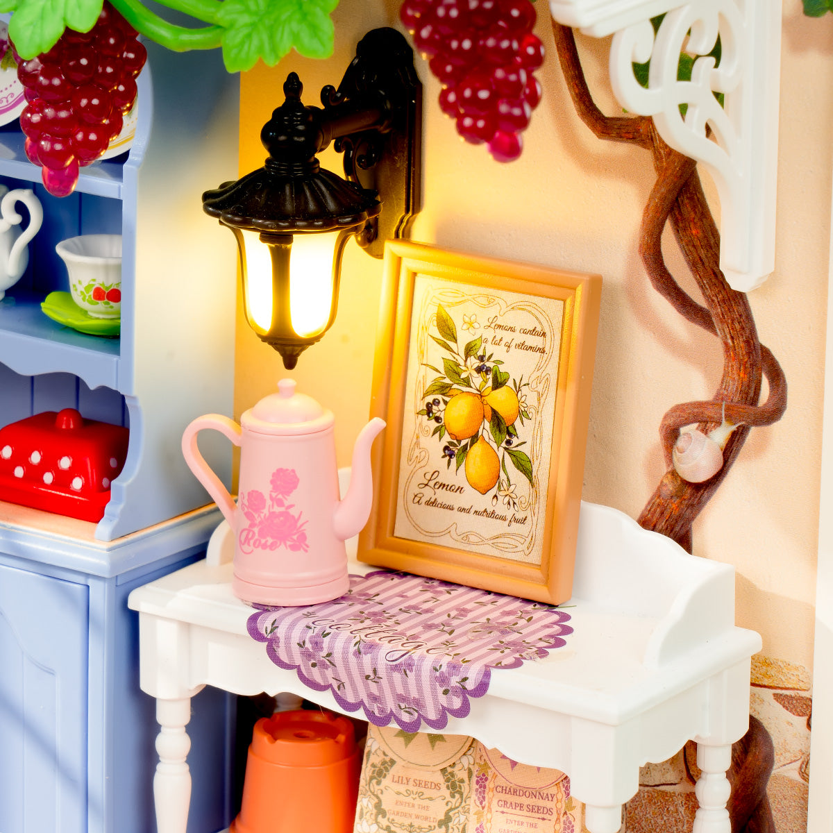 Midsummer Dream Yard DW025 close-up of the lamp, framed art, and tabletop details