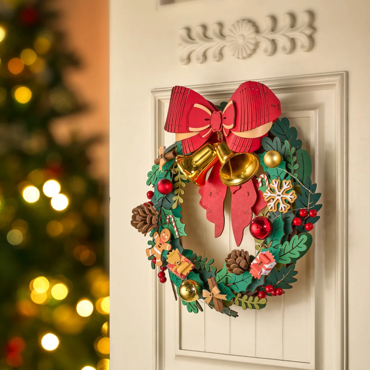 Christmas Wreath TGL04 hanging display scene on a white door