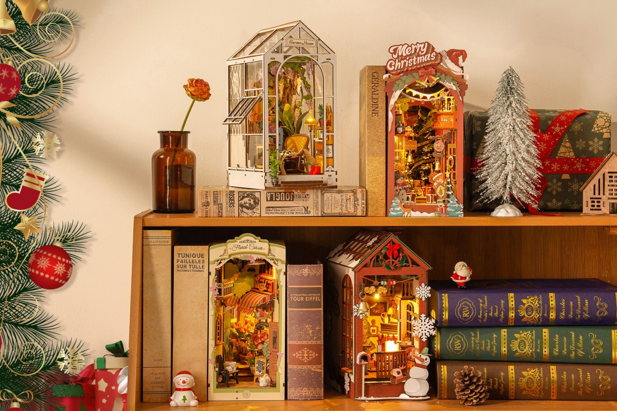 Christmas Miniature Display Ideas for Shelves and Small Spaces