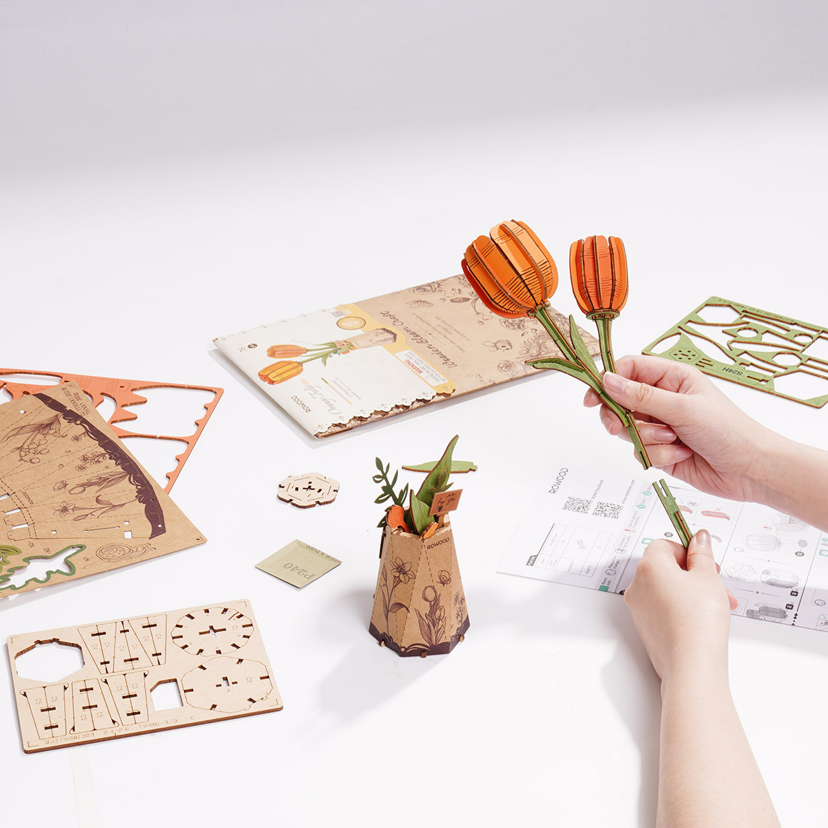 Rowood DIY Wooden Flower Orange Tulip TW081 detail view