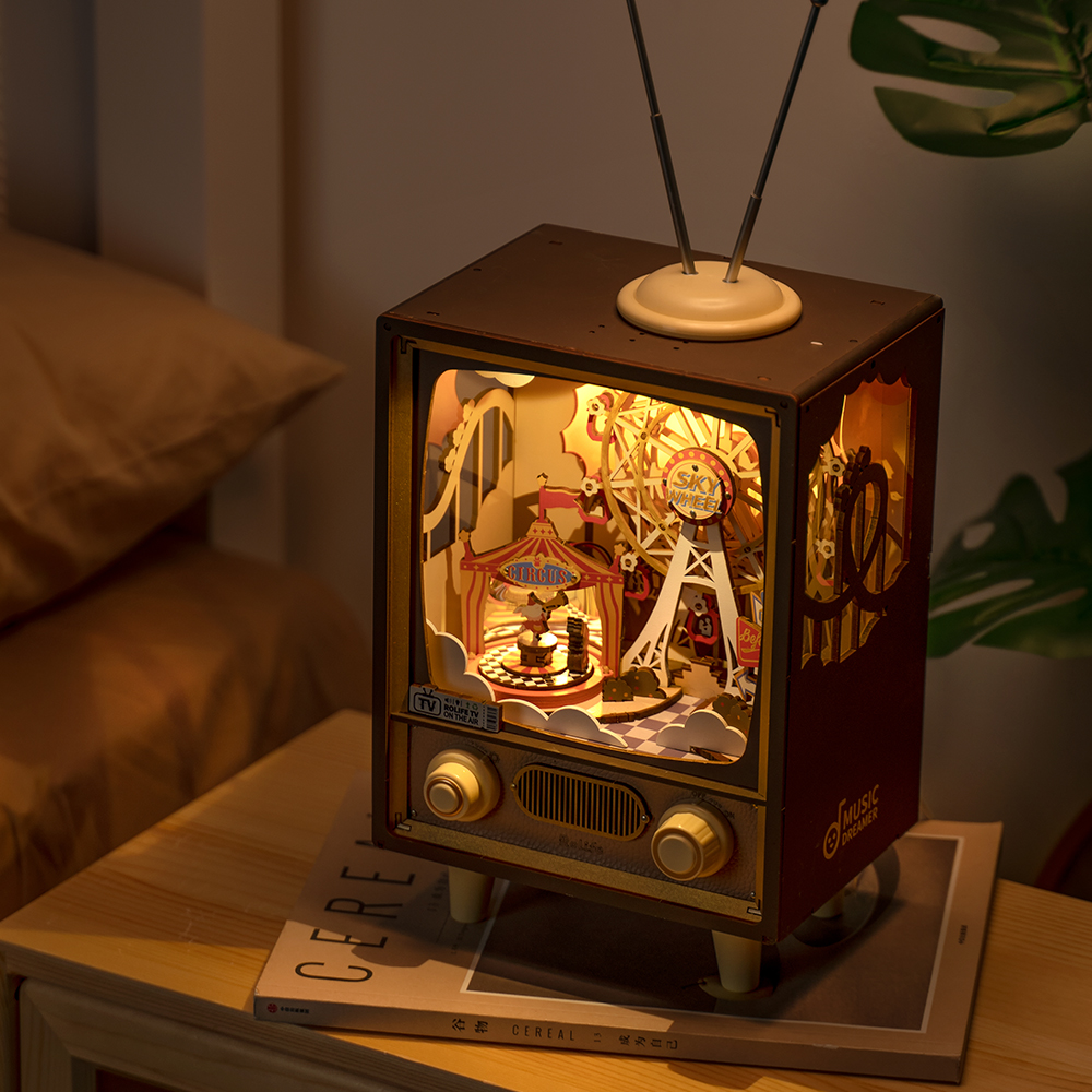 Rolife DIY Music Box Puzzle - Sunset Carnival AMT01 warm bedside display scene