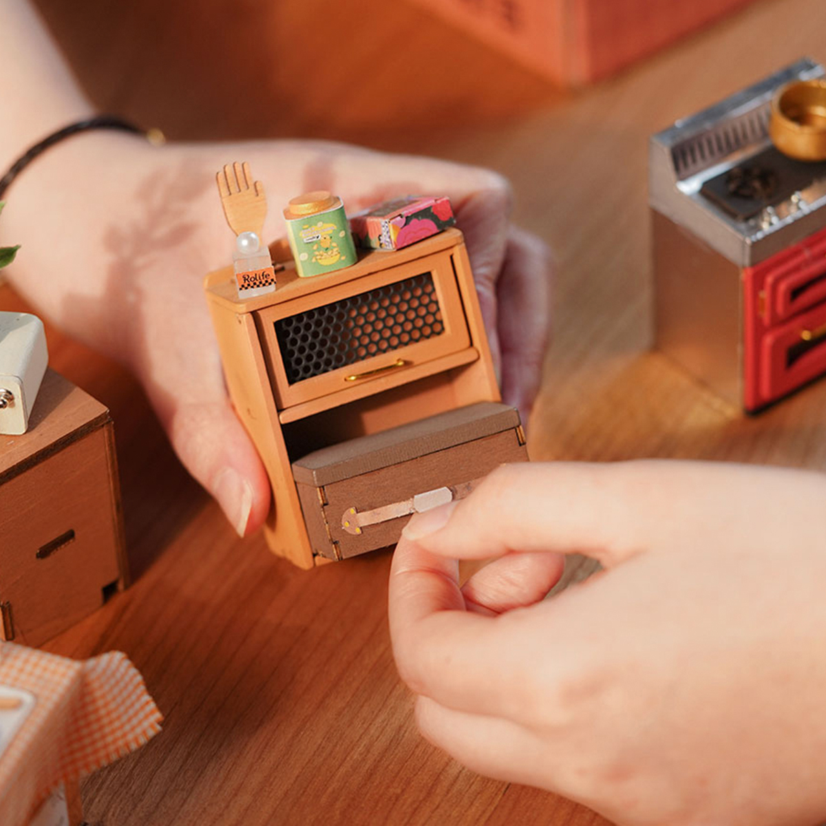 Rolife DIY Miniature House - Cozy Kitchen DG159 hands-on assembly scene