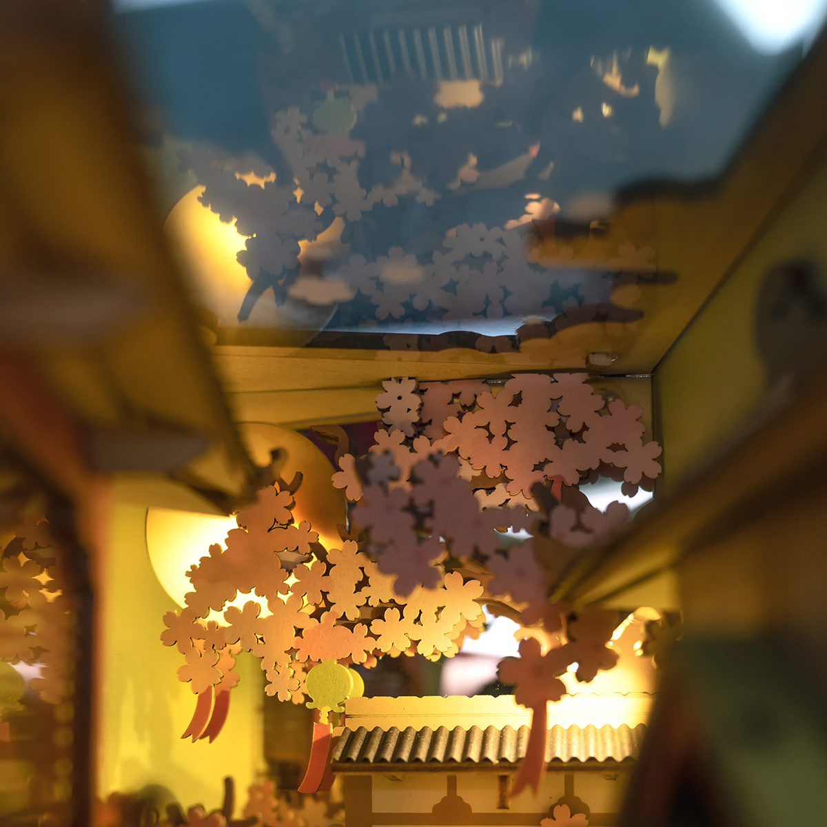 Rolife DIY Book Nook Kit - Falling Sakura TGB05 cherry blossom lighting detail scene