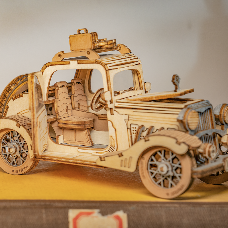 Rolife Vintage Car TG504 side view with an open door and spare tire
